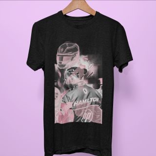 Tahle kolekce vznikla pro všechny, kdo žijí vášní a elegancí F1. 🏎✨ Pod stromečkem udělá radost stejně jako zvuk motoru na...